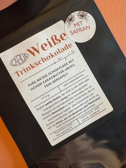Weiße Trinkschokolade mit Safranfäden aus Kashmir